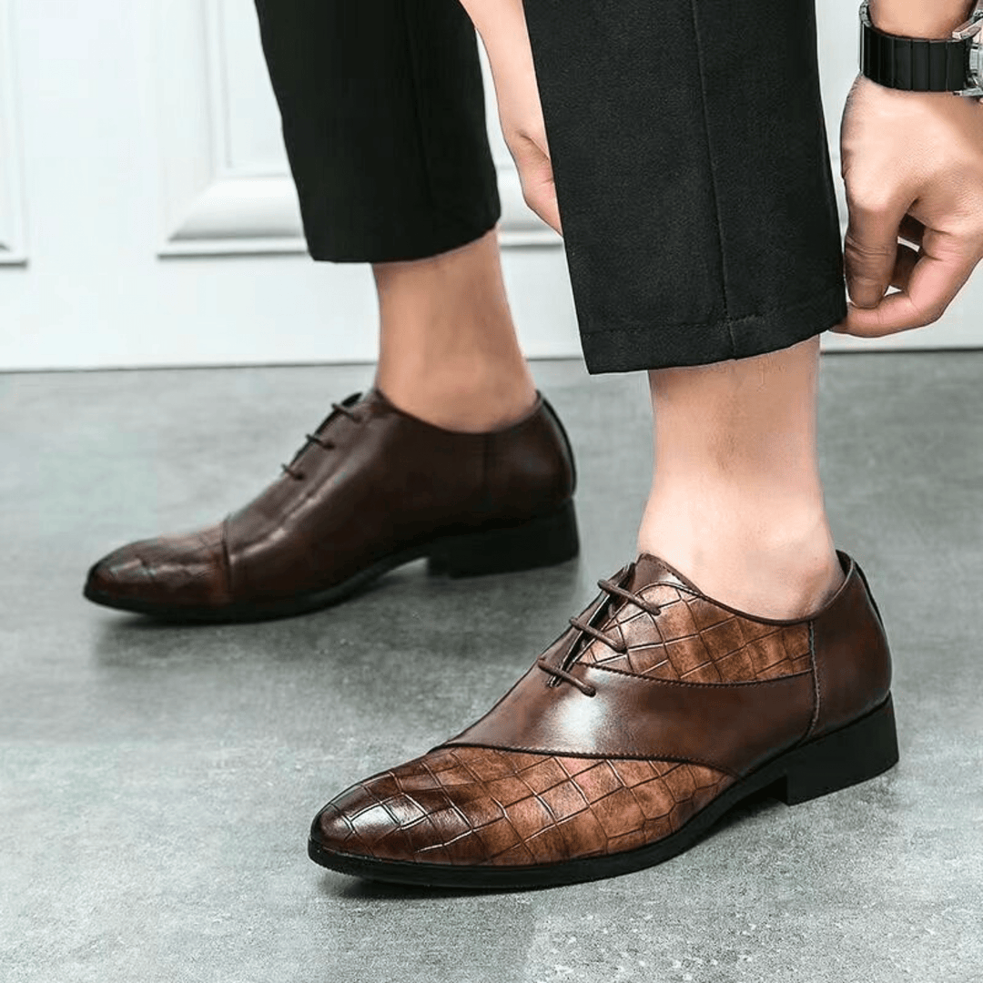 Weston & Finch - The Hartwell Derby - 14:771brown;200000124:200000899