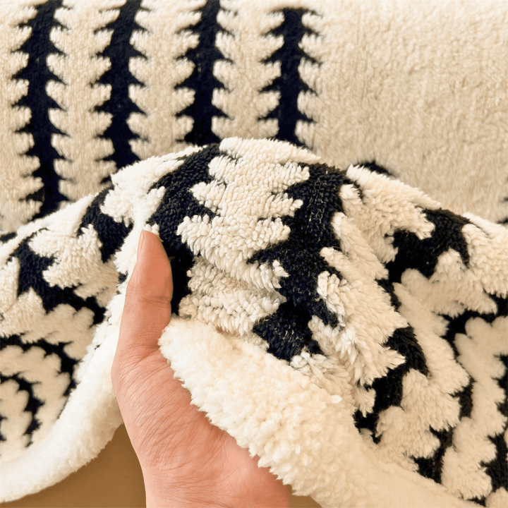 Weston & Finch - The Verdelle Throw - 14:10Pink;5:202637911